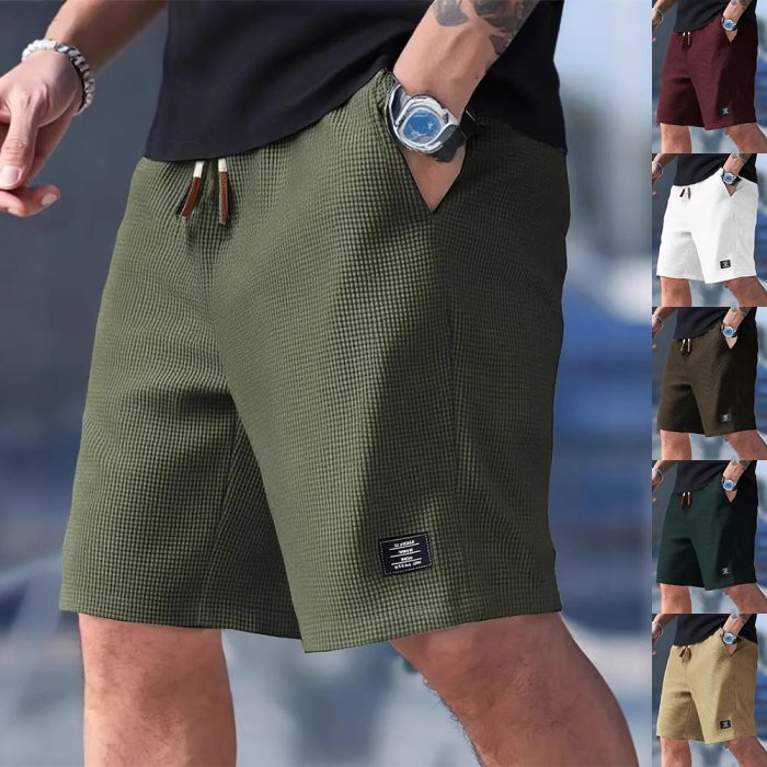 0da09d96-c1c0-40d3-bf03-06ccab5023ba-1.jpg Men wearing lightweight casual sports shorts with drawstring waistband and side pockets for summer activewear
