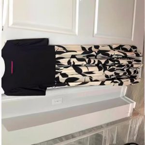 Elegant floral print round neck vacation dress for women with exotic style
