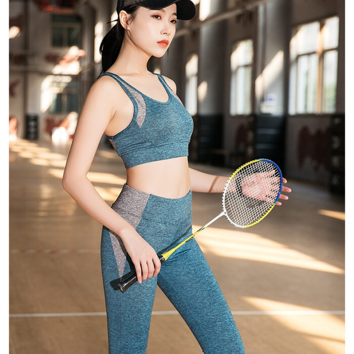156319436341.jpg Woman wearing a premium 2-piece matching workout set and breathable sportswear, perfect for gym fitness