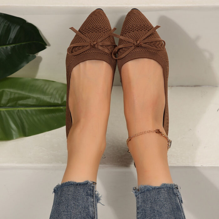 80bd7725-7366-48d4-a3a2-36b18fa15ba6.jpg Women's knitted pointed-toe loafers with a stylish bow, perfect as comfortable office shoes for women.