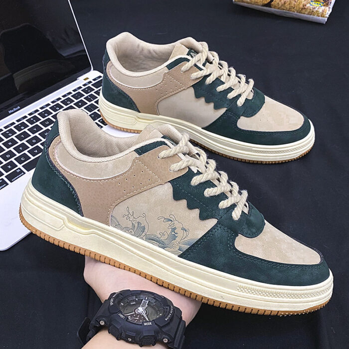 962d88ec-1d86-4477-a579-4edcbfe50297.jpg "Men's comfortable lace-up casual sneakers with a thick platform sole." (Note: If the shoe is a specific color, like black or white, add the color into this text, e.g., "Black men's comfortable lace-up...").