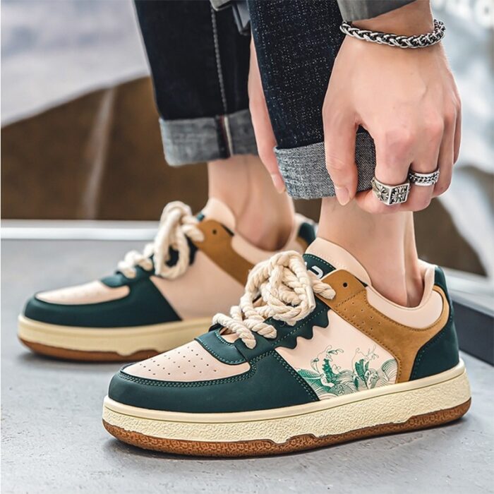 a2775544-1190-4487-be16-249936c4a825.jpg "Men's comfortable lace-up casual sneakers with a thick platform sole." (Note: If the shoe is a specific color, like black or white, add the color into this text, e.g., "Black men's comfortable lace-up...").