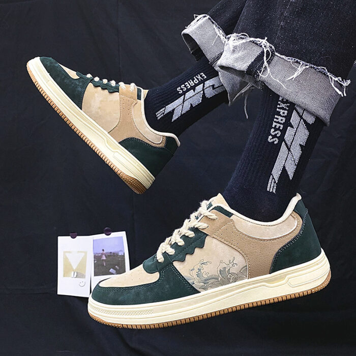 cda1161c-7296-4a73-93d0-904a0840b2fd.jpg "Men's comfortable lace-up casual sneakers with a thick platform sole." (Note: If the shoe is a specific color, like black or white, add the color into this text, e.g., "Black men's comfortable lace-up...").