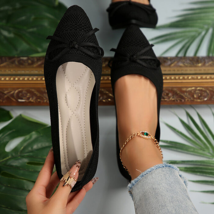 f9d7e8a5-3b84-4ee3-b284-5898bccf0840.jpg Women's knitted pointed-toe loafers with a stylish bow, perfect as comfortable office shoes for women.