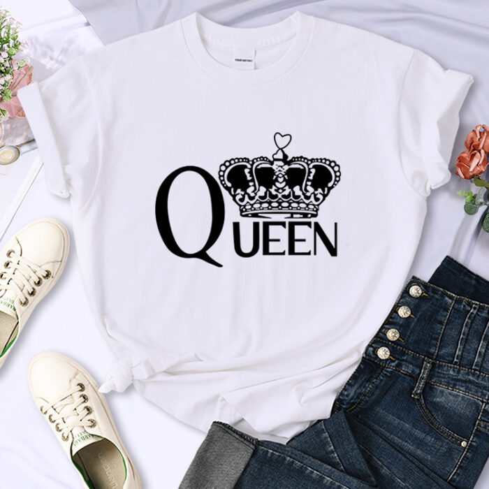 44e9a878-7de7-4597-bf85-849ca91575fc.jpg Close-up of the bold crown print and breathable fabric on a crown print cotton shirt.