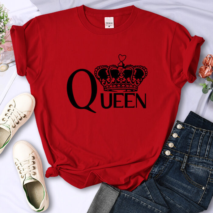 6b6ca031-d563-4e39-96d4-053d59115d6a.jpg Close-up of the bold crown print and breathable fabric on a crown print cotton shirt.