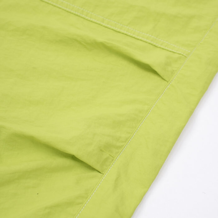 f8b8f657-d584-439b-95c9-1b88c5f7a53c.jpg Close-up of the water-repellent nylon fabric and elastic drawstring on waterproof outdoor pants for kids.