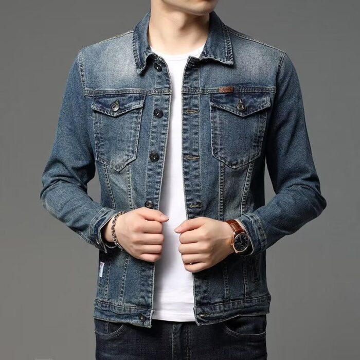fbe4136b-b497-4d4a-ae98-29bac65ade38.jpg A stylish man wearing a trendy mens slim fit denim jacket for a sleek Korean streetwear look.